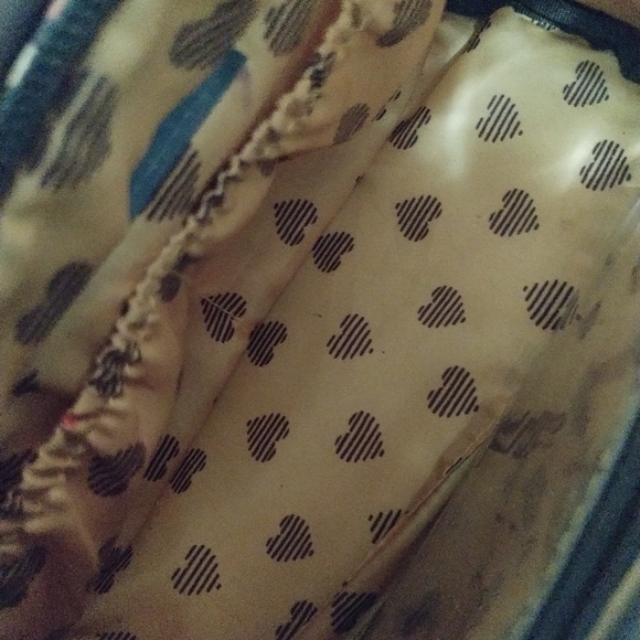 Lug trolley cb organizing crossbody bag with key fob, RFID and pockets! - Picture 8 of 16